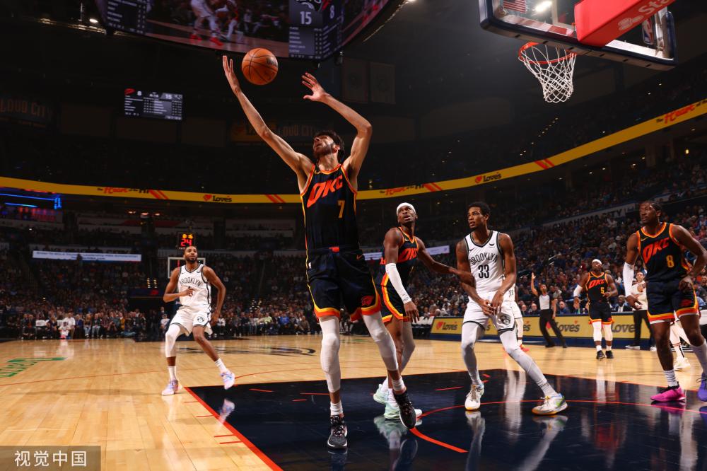 两者之间的 两者之间的