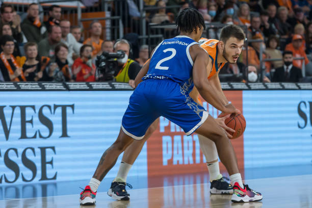 来保持比赛 来保持比赛