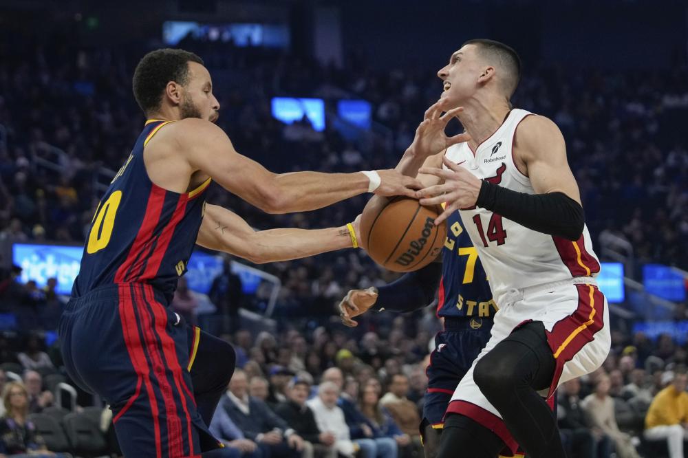 后腰区强调 后腰区强调